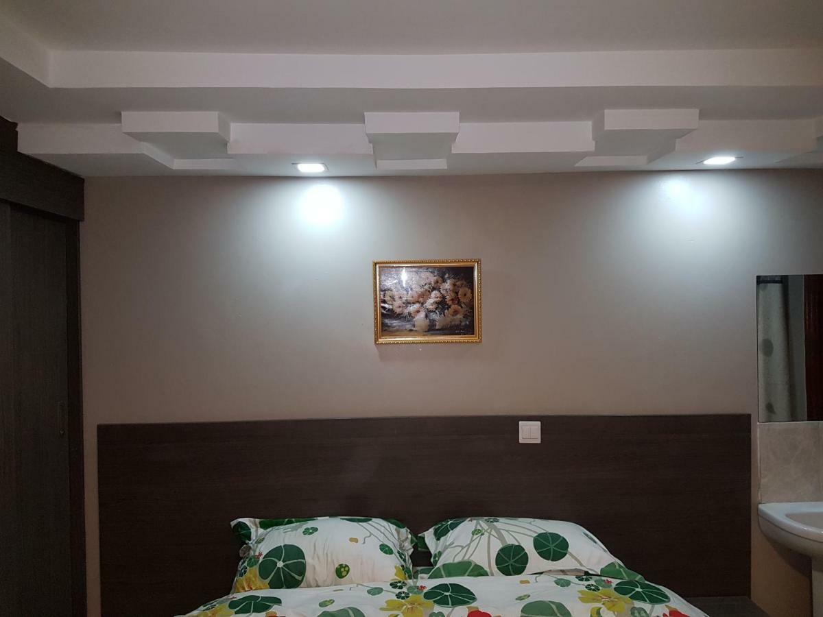 Adala Motel Meru Bagian luar foto